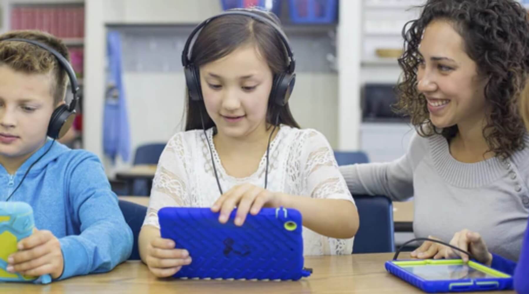 Finding the best headphones for school can be a challenge, but it's important to find a pair that will work well for you.