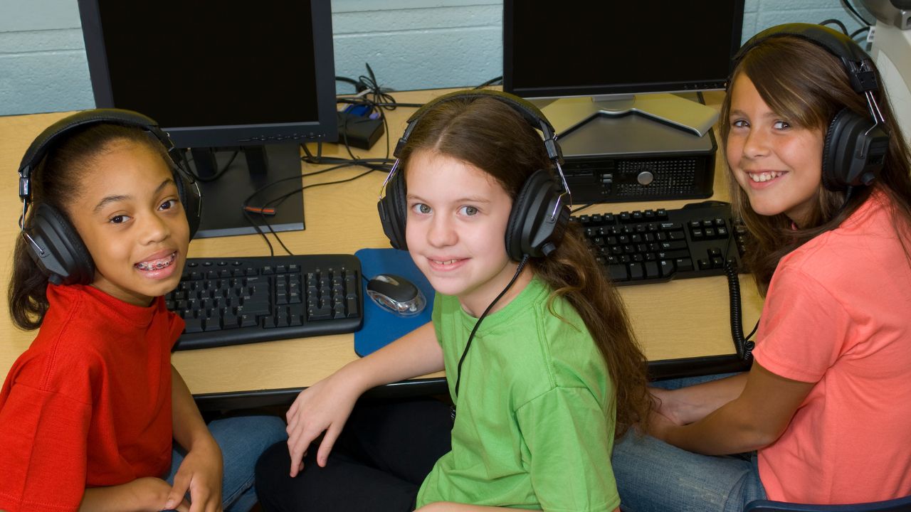 Importance of Durable and Comfortable Headphones in Classroom
