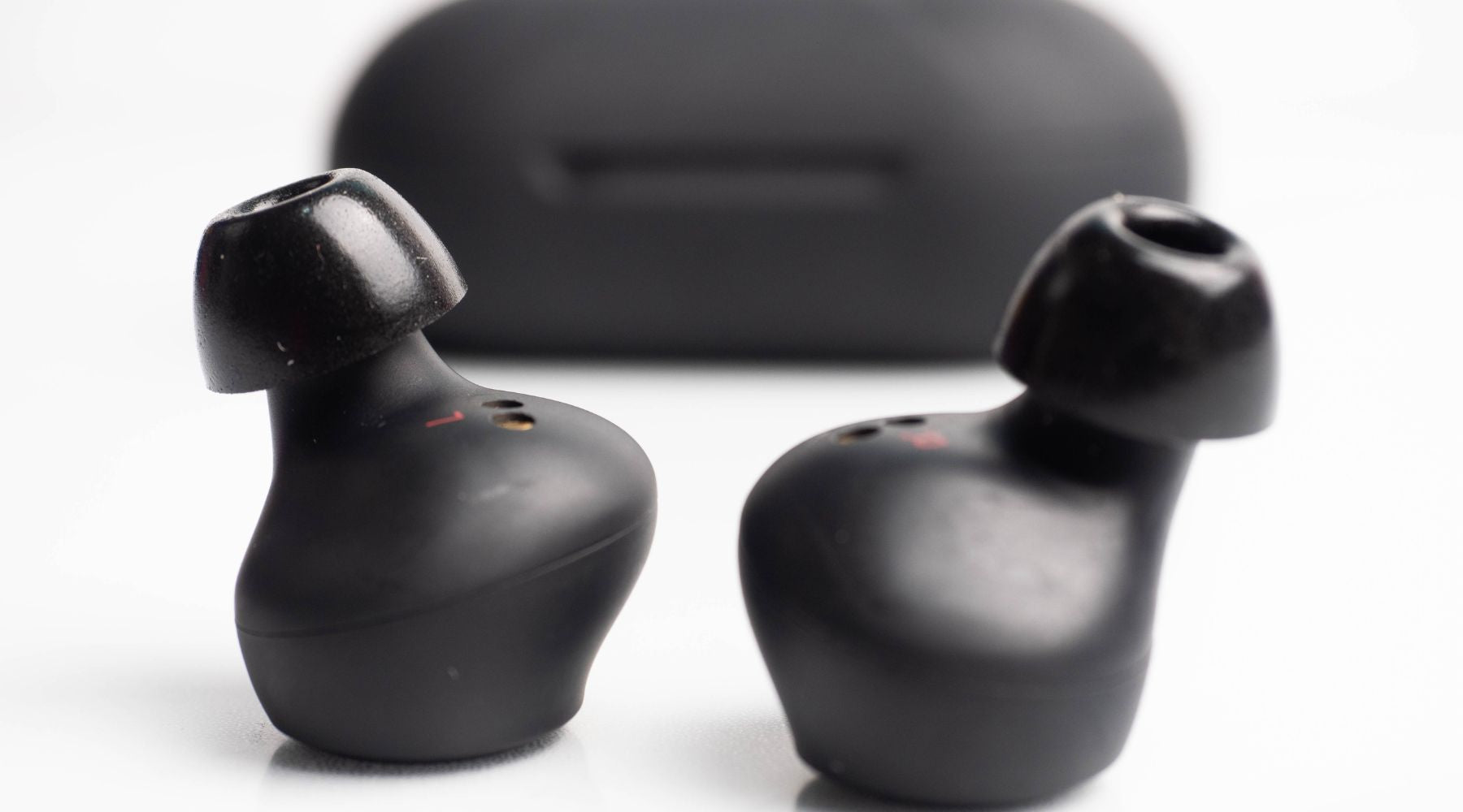 The Benefits of Switching from Traditional Headphones to Wireless Earbuds in the Classroom
