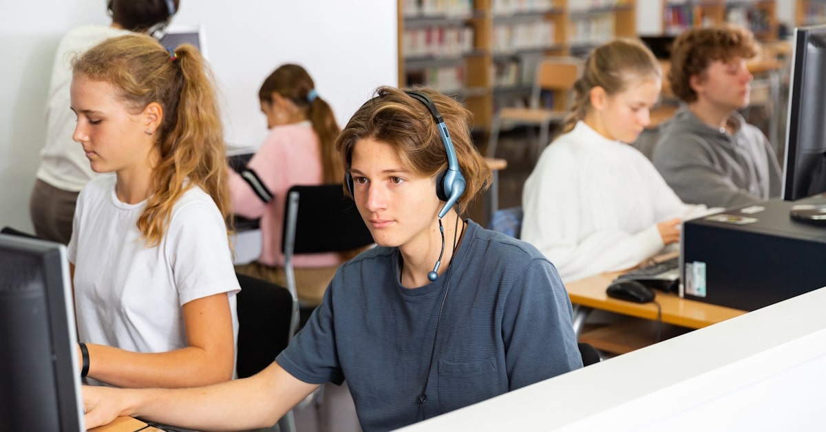Educational Apps & Websites That Work Well With Classroom Headphones