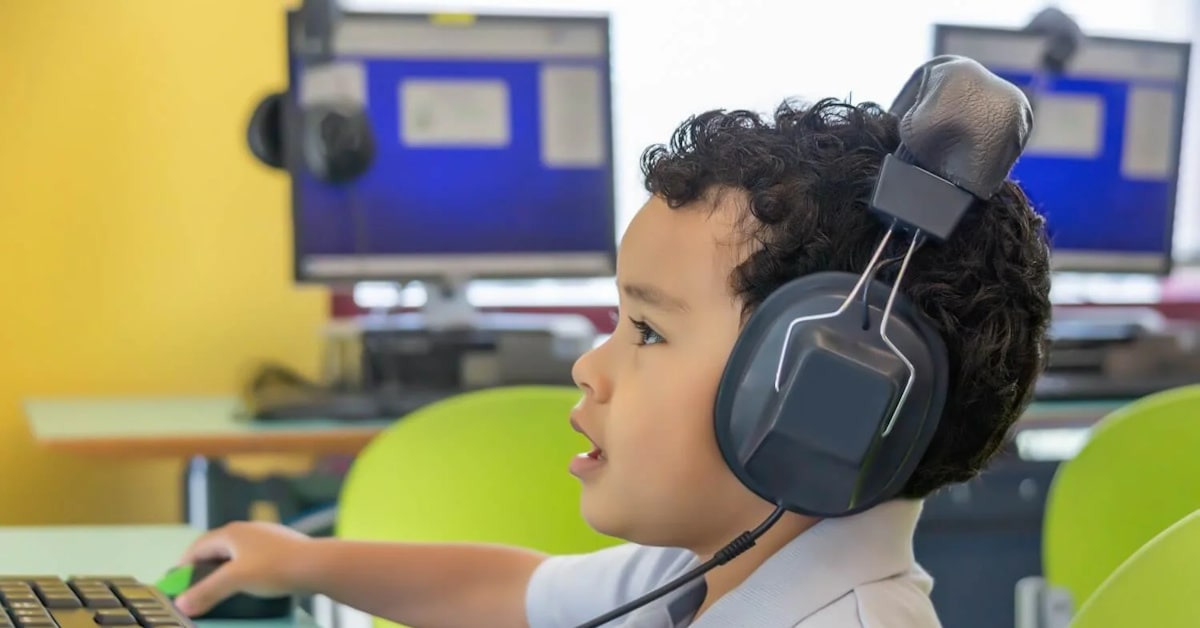 keeping school headphones sanitary a student on a computer wearing headphones