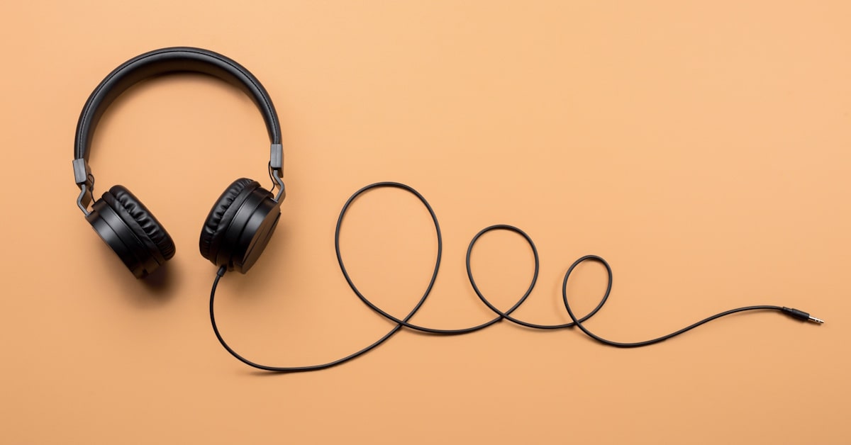 Noise-Reducing vs Noise-Canceling Headphones for Schools