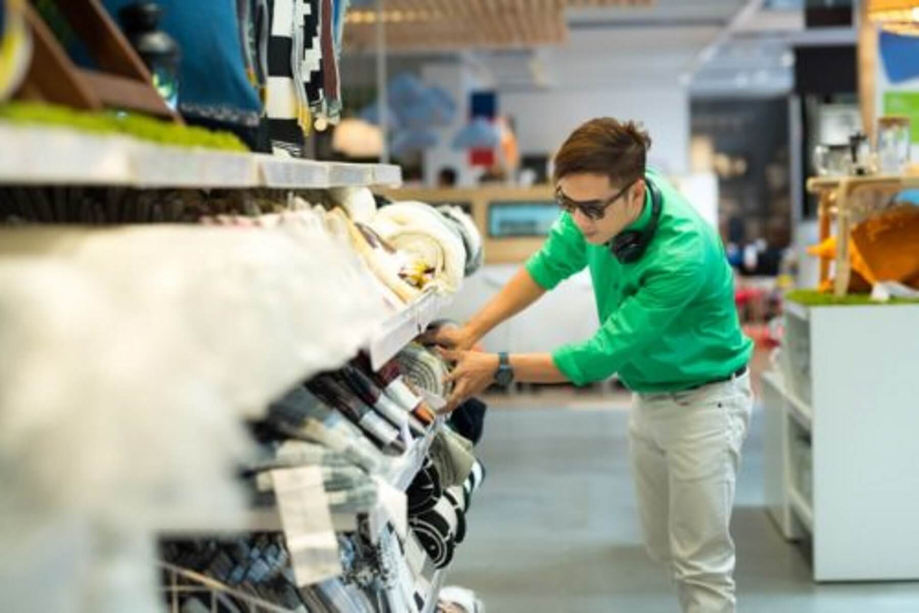 Classroom headphones can be a hassle to manage. Keeping them from tangling, walking away or getting lost is hard. Here are 6 simple organizing hacks for classroom headphones.