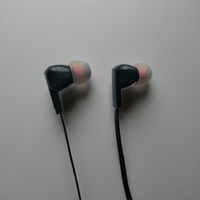 Thumbnail for Escuela Earbud con ID-3T de micrófono