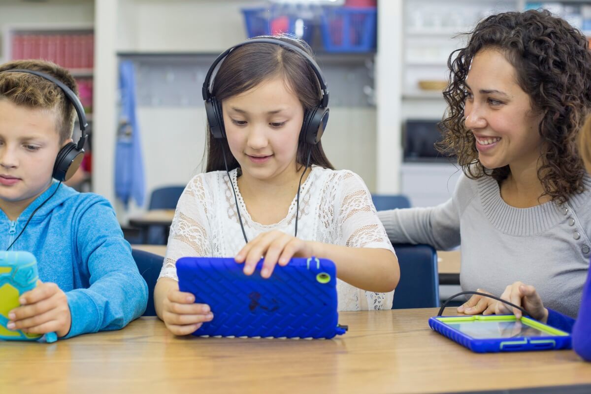 TRRS School Headset with In-Line Microphone