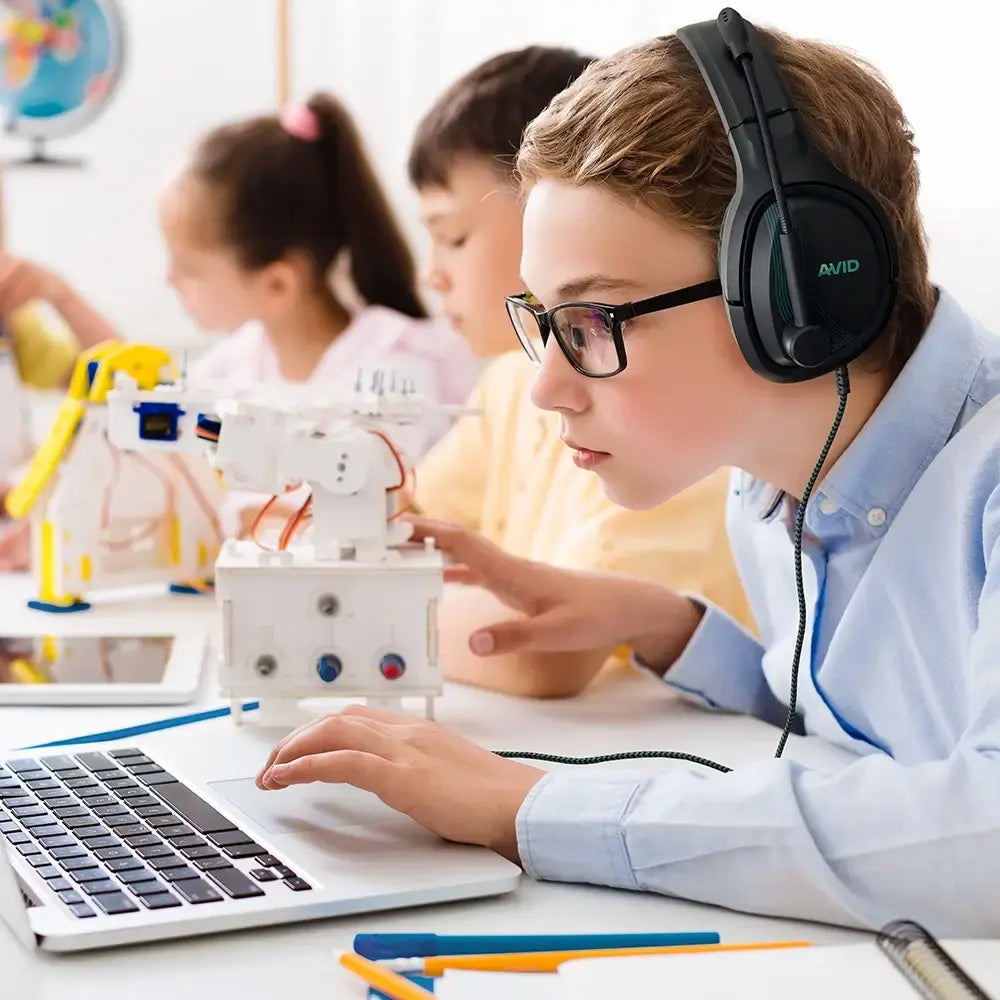 AVID AVIGA AP-1000 over-ear headset, 3.5 mm TRRS, swivel-to-mute mic